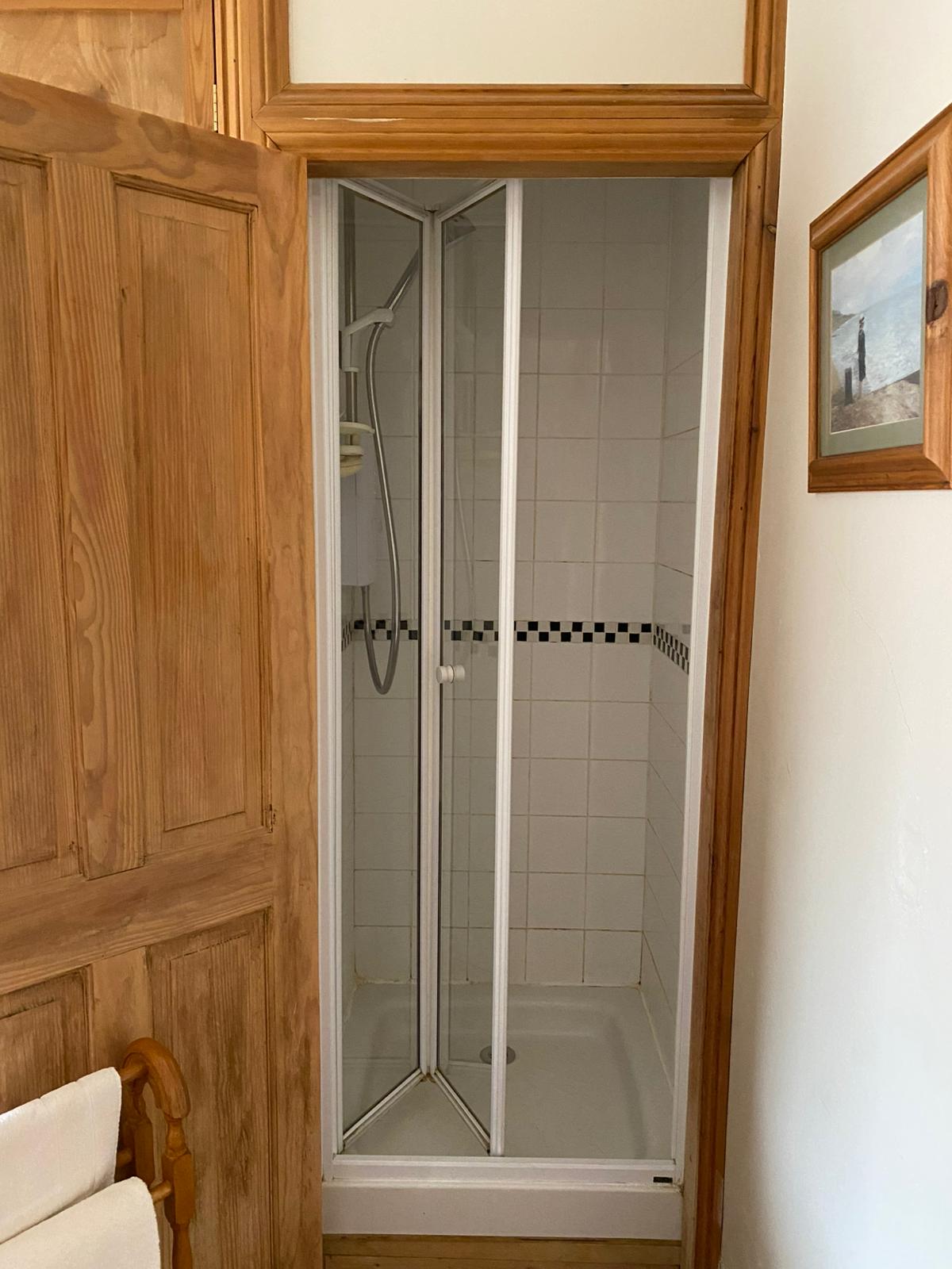 Apartment 4 - Shower Room