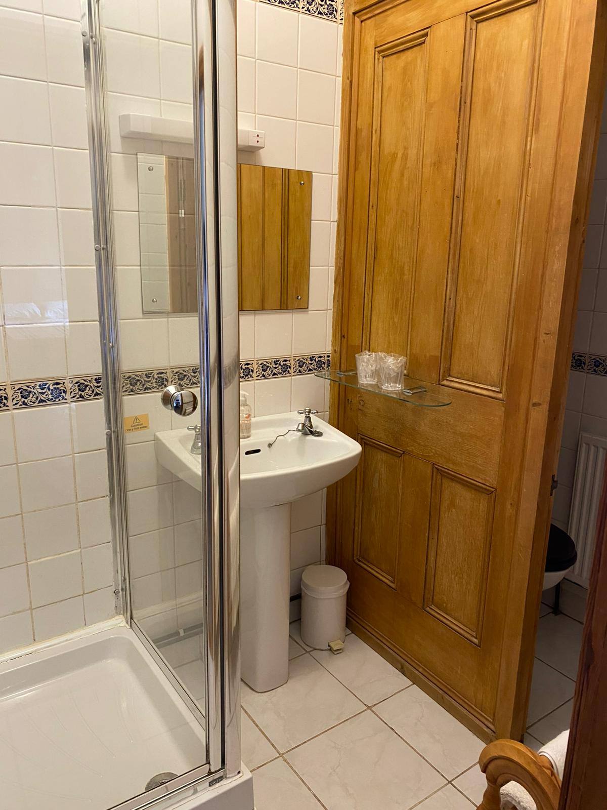Apartment 5a - Bathroom