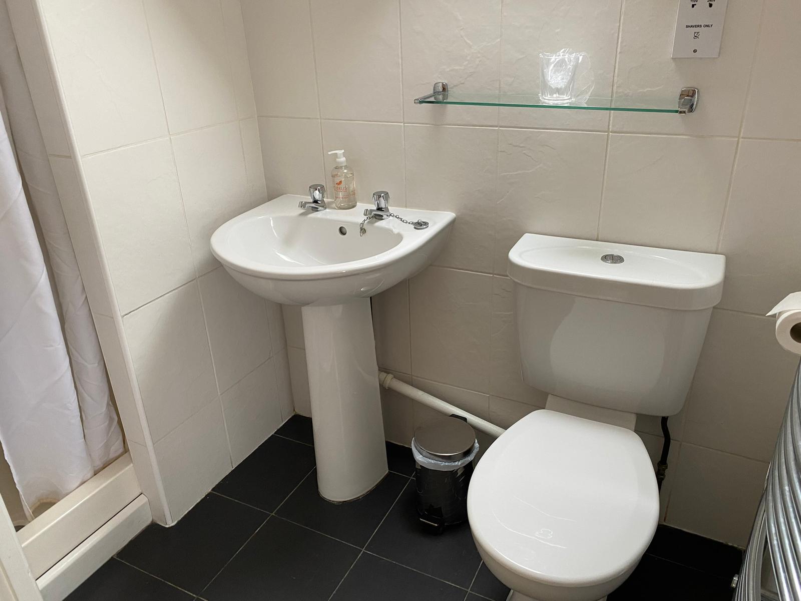 Apartment 6 - Bathroom