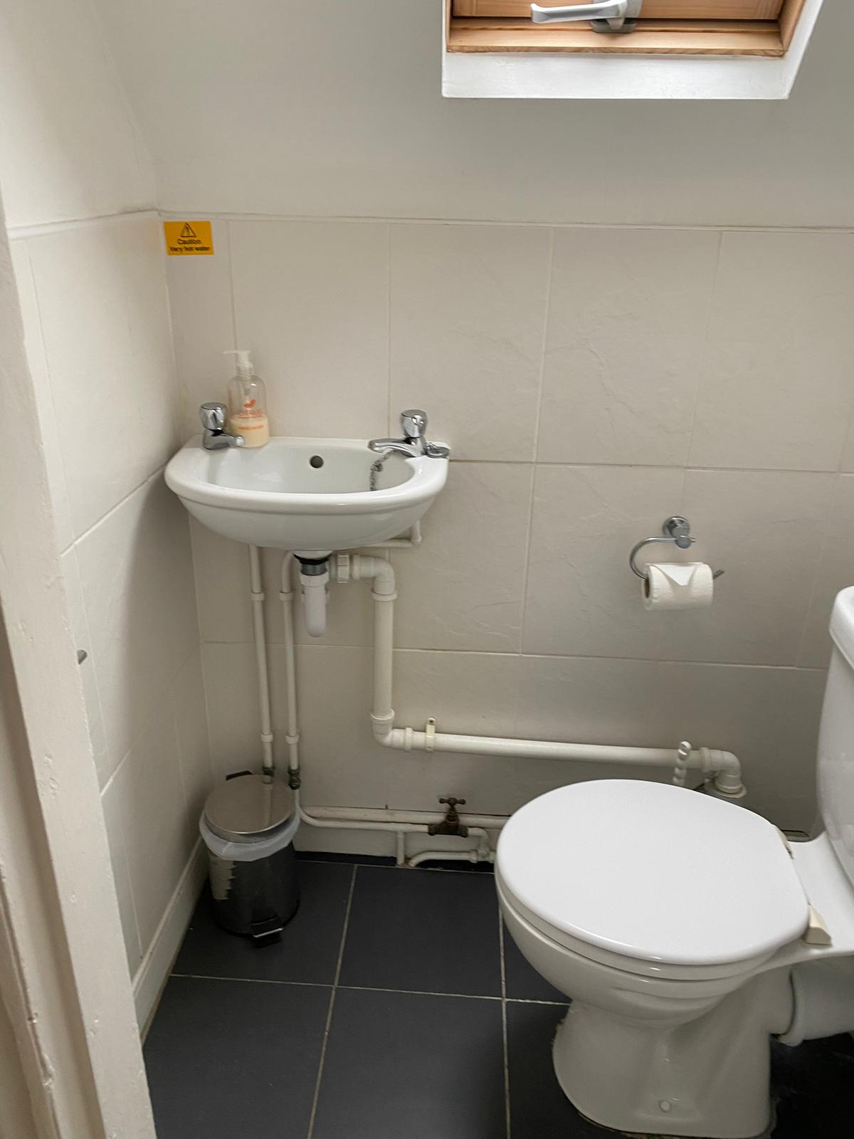 Apartment 6 - WC